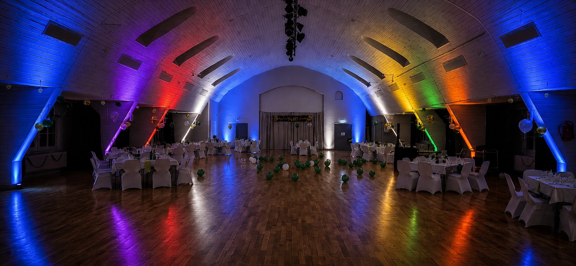 Large Hall Hamburg Sasel 05a colorful ambient lighting